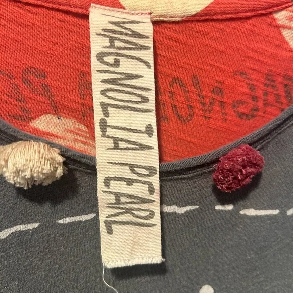 Magnolia Pearl Gray Graphic Tee - Picture 4 of 12